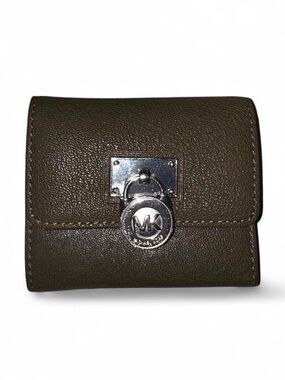 Women’s Signature Classic Olive 
Green Michael Kors Foldable Wallet